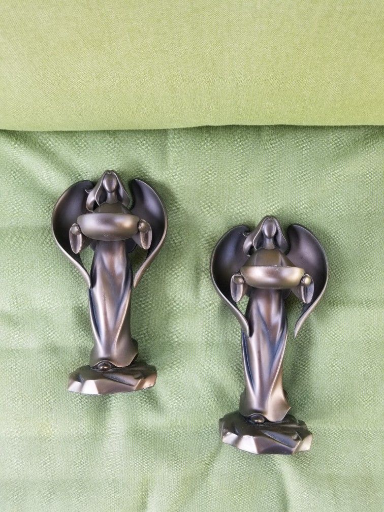 2 Angel figurine