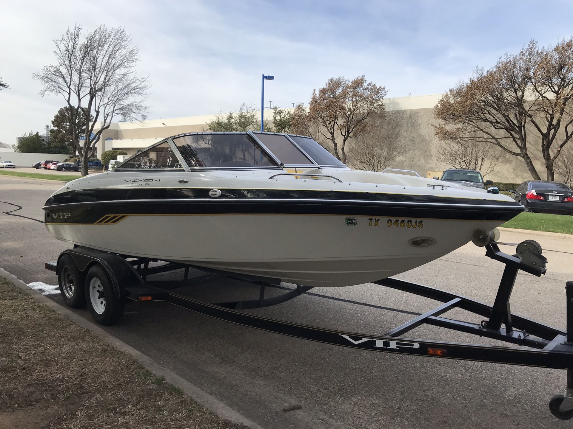 2002 VIP Vixen 2096 XL Low hours