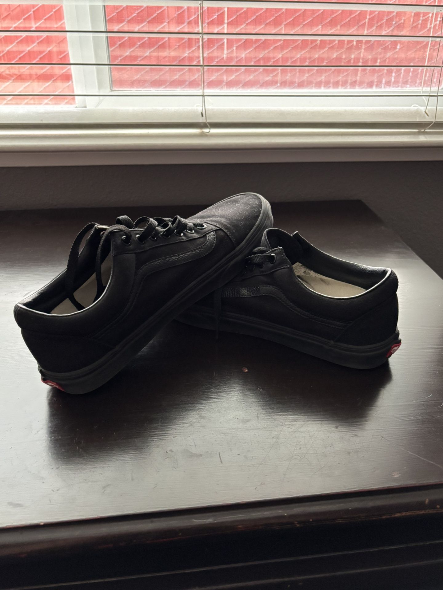 Old Skool all Black Vans