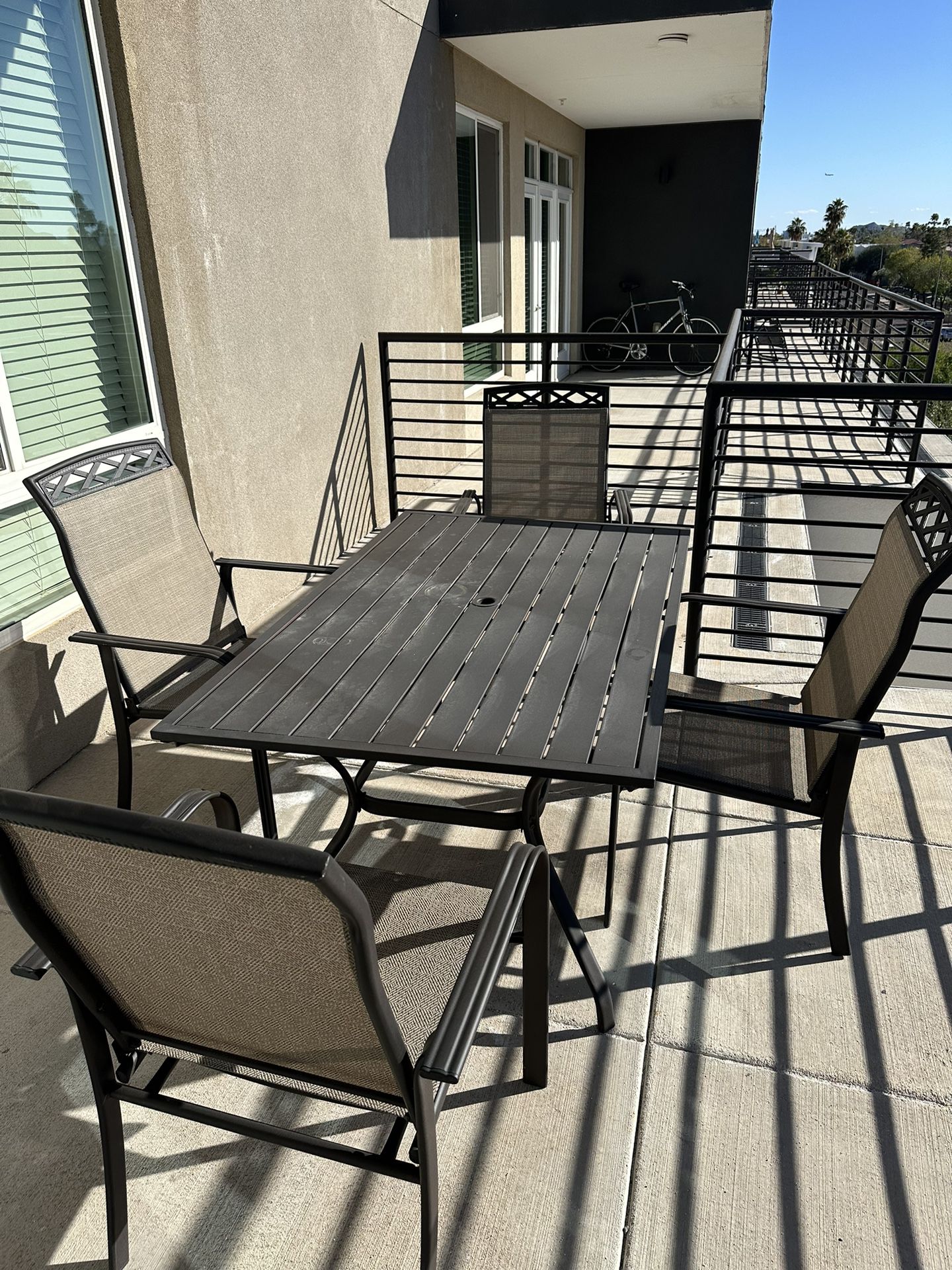 Patio Table and Chairs For Sale!