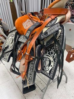 Montura Charra Bordada con doble vista