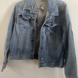 973. Preowned Ladies Old Navy Demin Jacket With Flaws See Photos Size M. $7.00