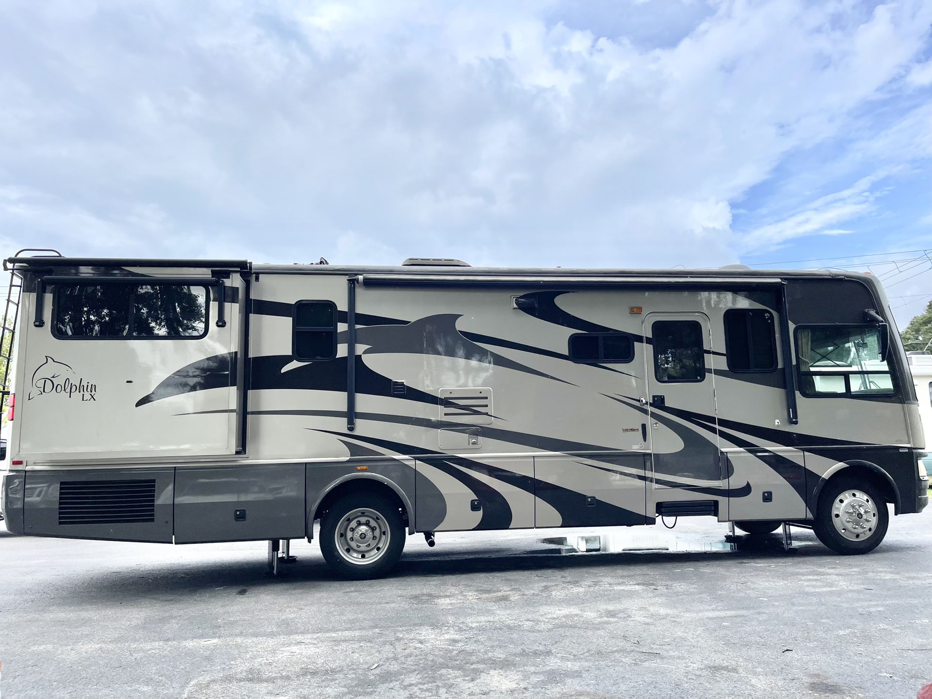 2006 National Dolphin LX