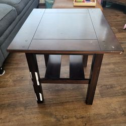 Very Nice END Table