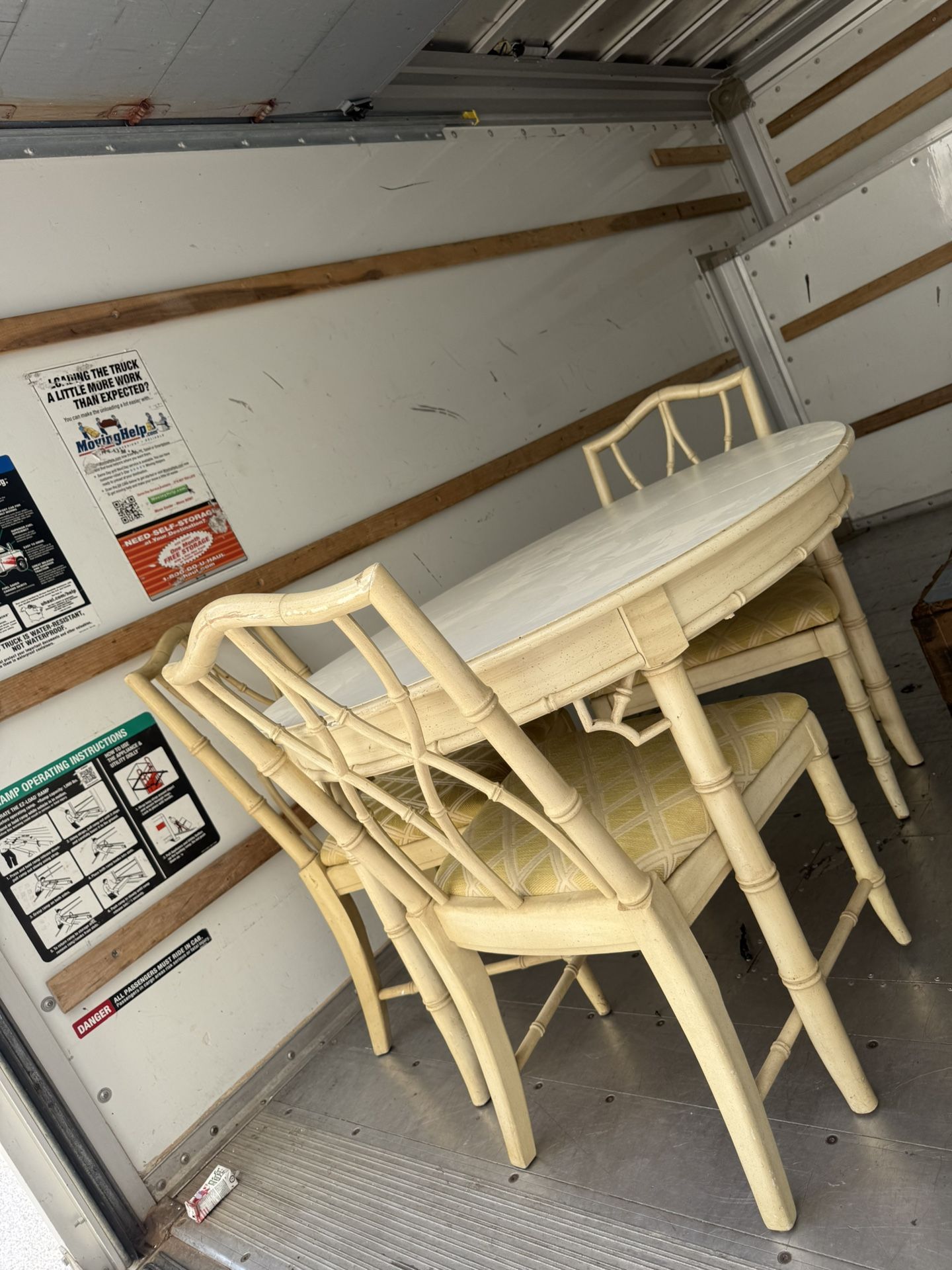 Dining/kitchen Table & Chairs