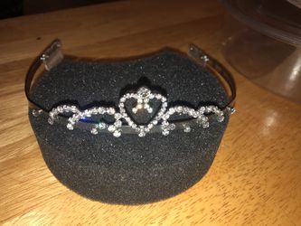 Silver Tiara OFFER UP READ THE WHOLE AD