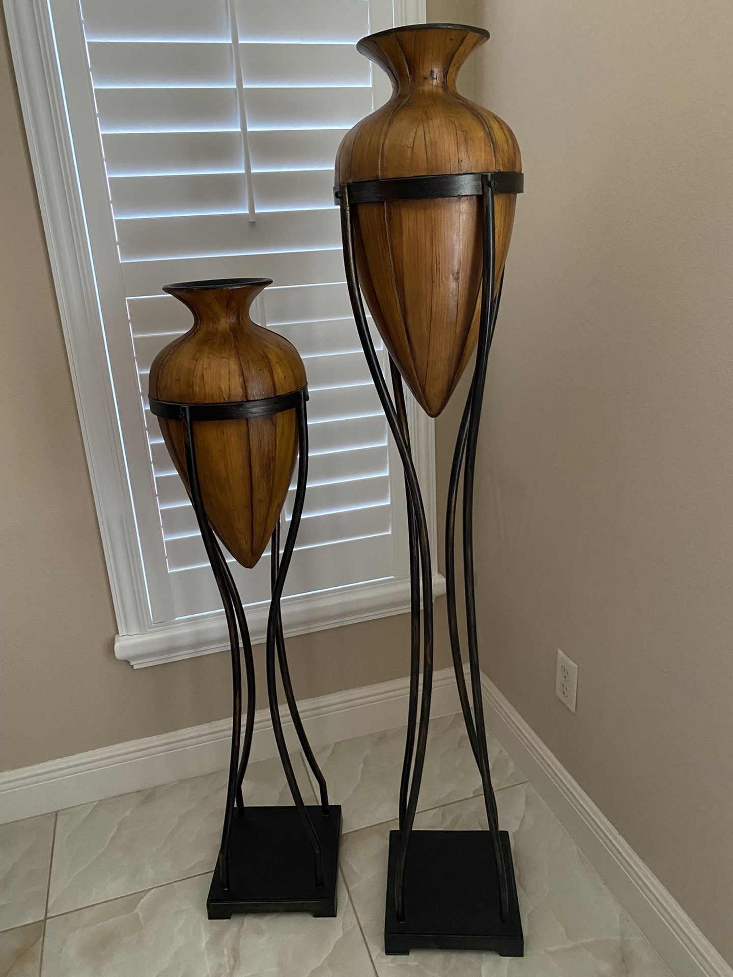 2 Pieces Stand Decorations
