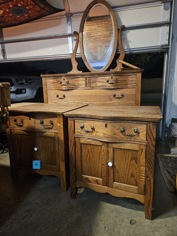 Dresser W/ 2 end Tables