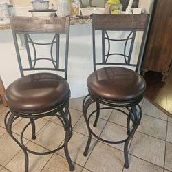 SET OF BAR STOOLS