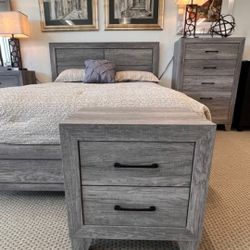 5pc Queen Platform Bedroom Set 