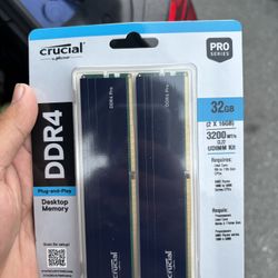 Crucial Pro Series DDR4 RAM 32GB