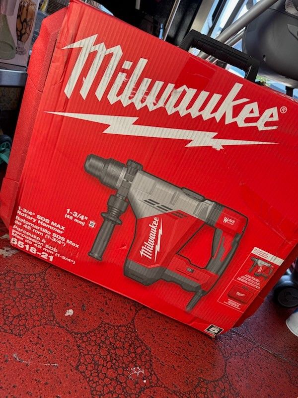 Milwaukee Rotary Hammer 