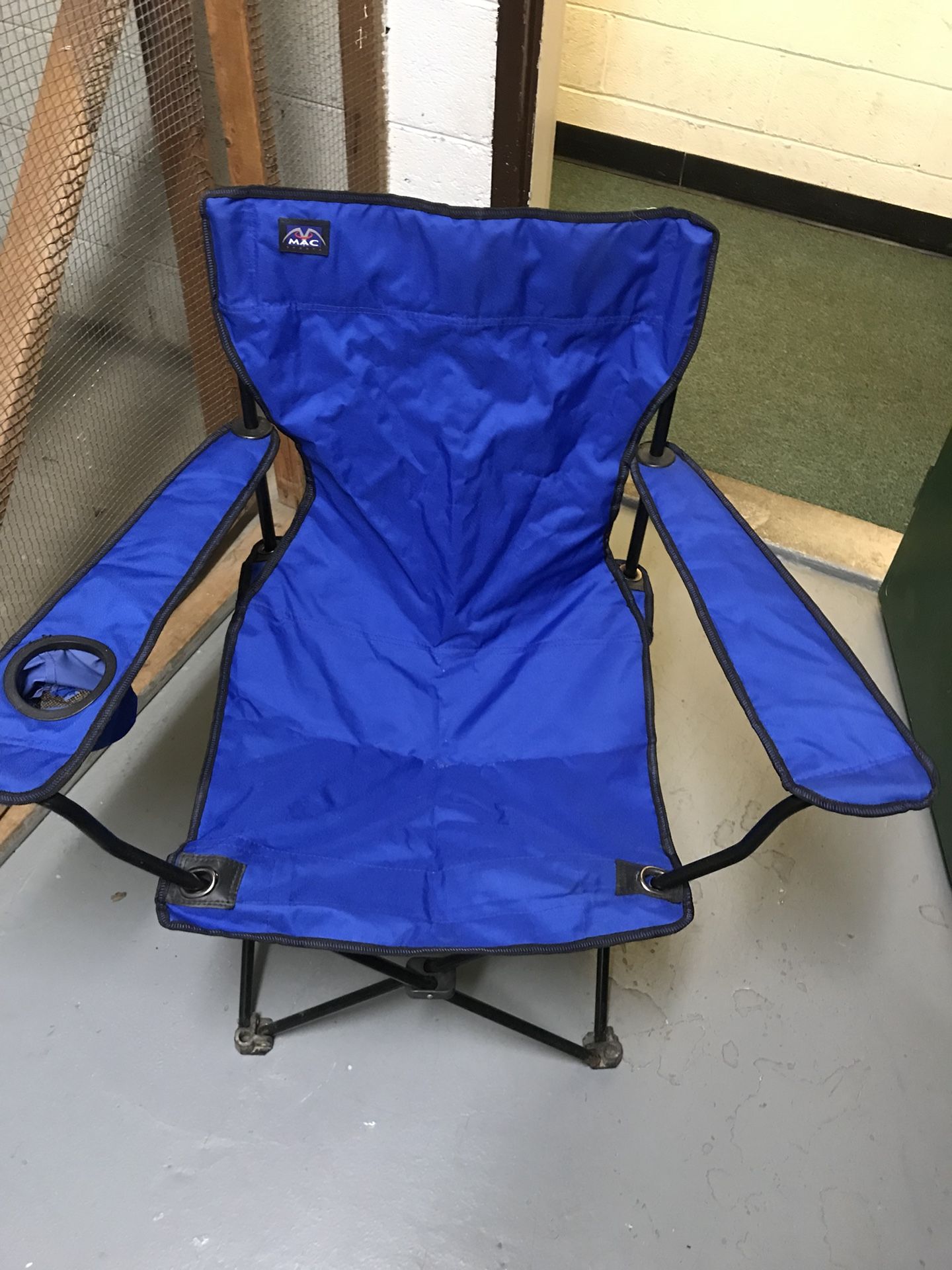 4 folding captain’s chairs