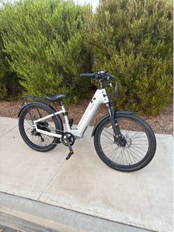 Velotric Discover 1 Step-Thru Electric Bike - Silver