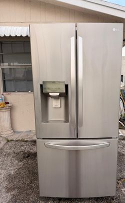 French Door Refrigerator with Craft Ice 33" Width