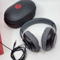 Beats by Dr. Dre B0500 Studio Wired On-Ear headphones with case in 
original box. Pre-owned, used, Functionality 10 out of 10. Cosmetically, 
in good