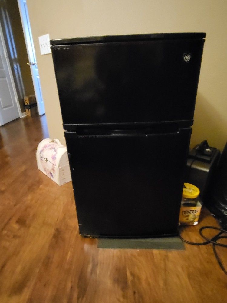 SMALL FRIDGES $50 EXCELLENT SHAPE