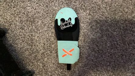 Aria Sliding Mitt Ice Cream Light Use