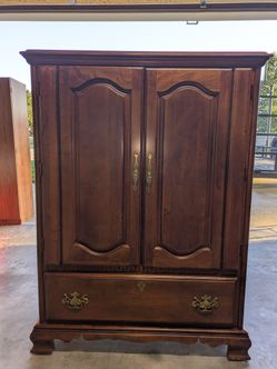 Entertainment armoire