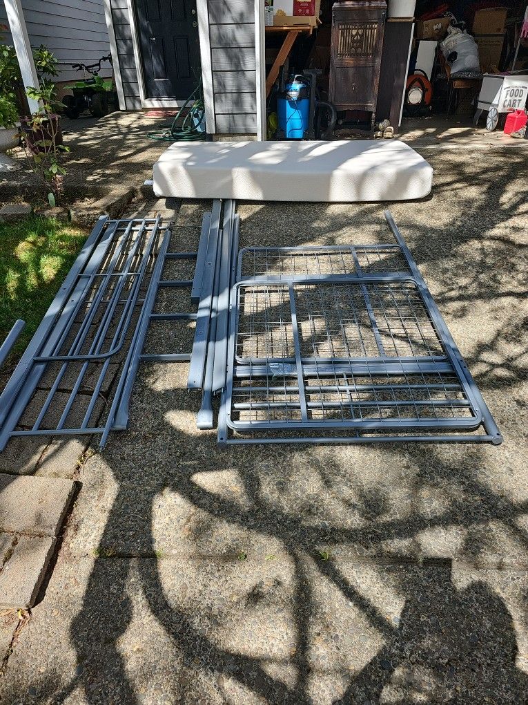 FREE BUNK BED WITH ALL PARTS AND MENORY FIAM MATTRESS!!!!!!