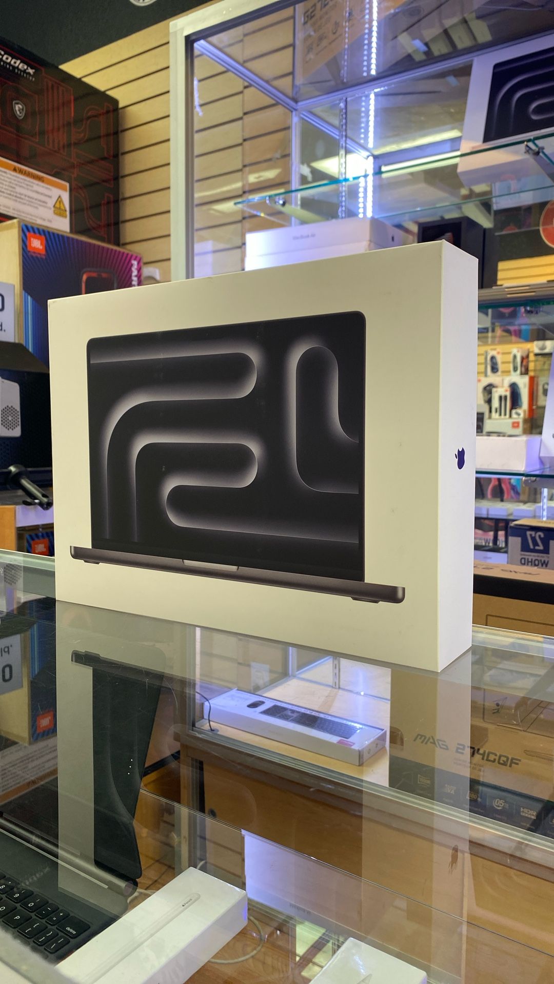 14” MacBook Pro M5 24GB RAM 1TB SSD