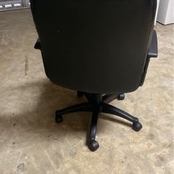 Leather Chair, Look Like New. Excelente Condition, No Scratch , Or No Damage. 