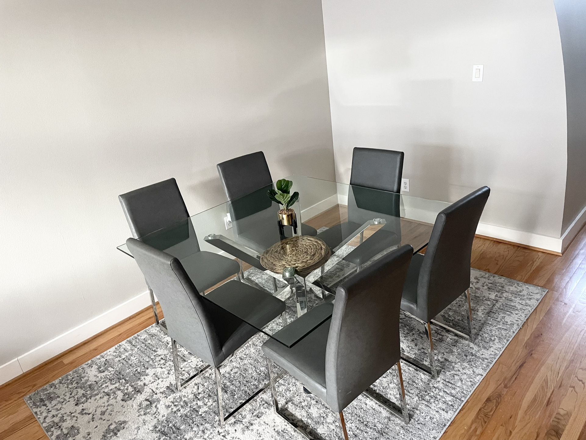 Glass Table With 6 Chairs 