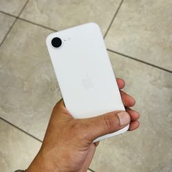 iPhone 16e