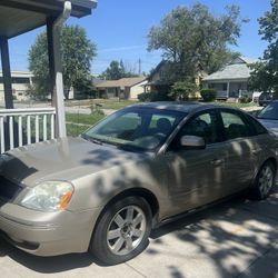 FORD FIVE HUNDRED (GOLD)