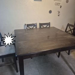 Kitchen Table/8 Chairs