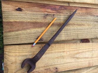 Spud wrench