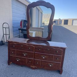 🌹BEAUTIFUL VINTAGE DRESSER, MIRROR 🌹