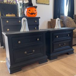 Set Of 2 Nightstands 