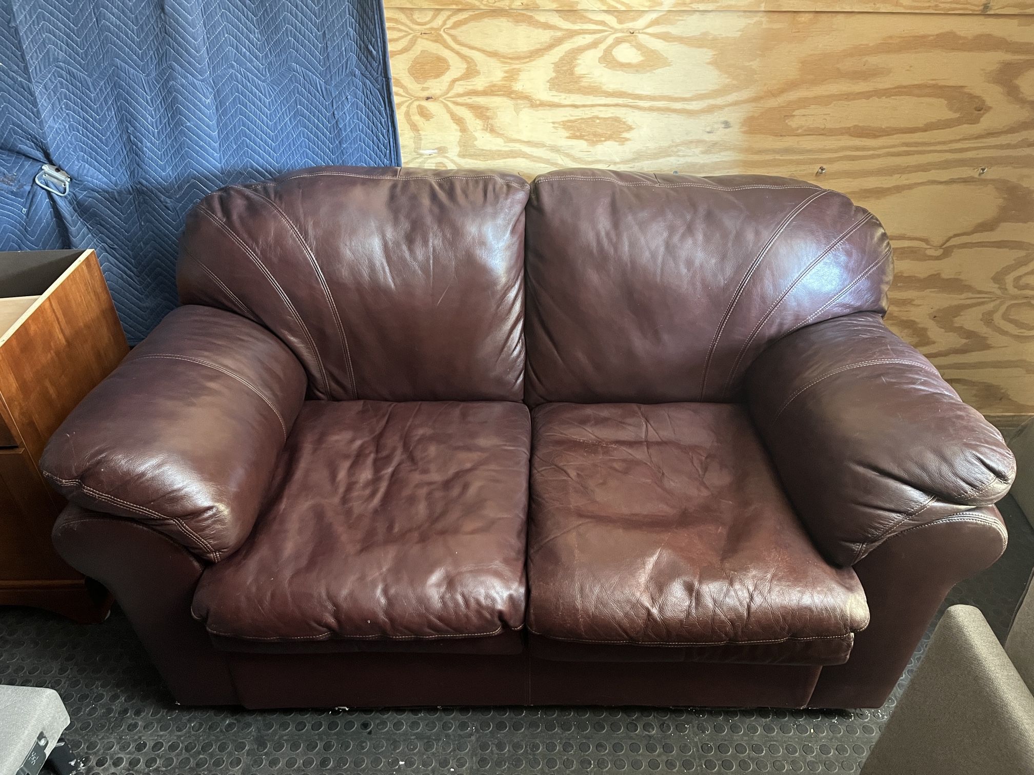 Free 2 seat leather loveseat no cracks just wrinkles still kind of plush