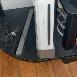Nintendo Wii With 4 Games 