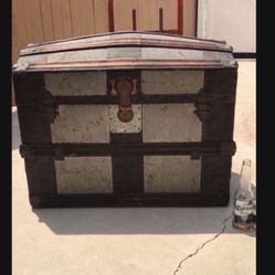 $200 120 Year Old Luggage Chest W Wheels Vintage 