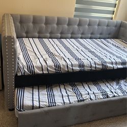 Day Bed With Trundle 