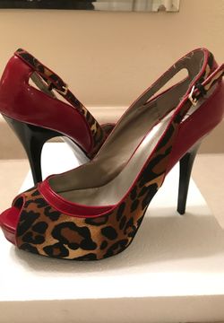 Sexy 9M Guess red Cheetah heels