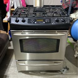 Nice GE Profile Gas Range/oven - Works Perfectly 