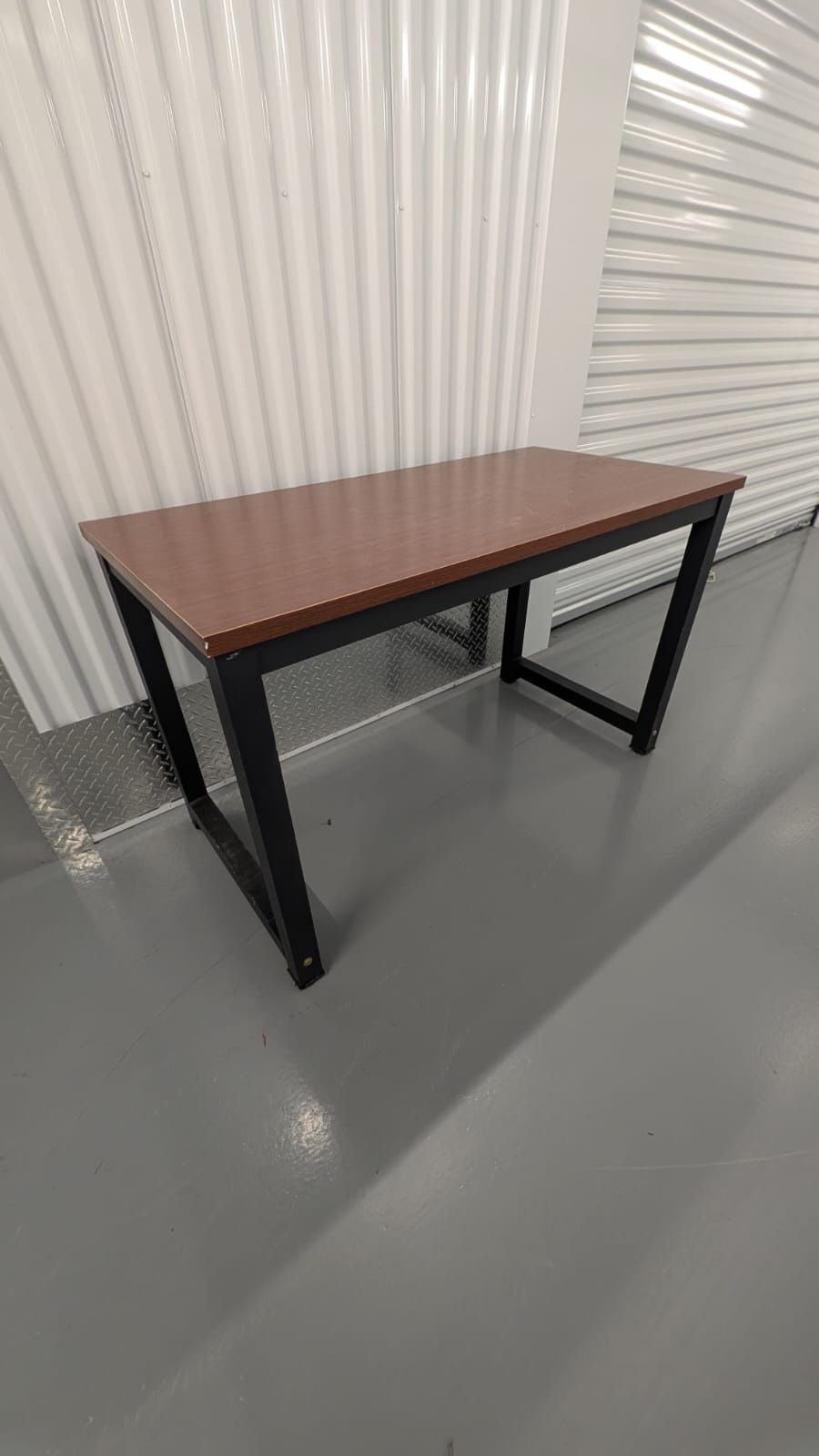 Desk wooden