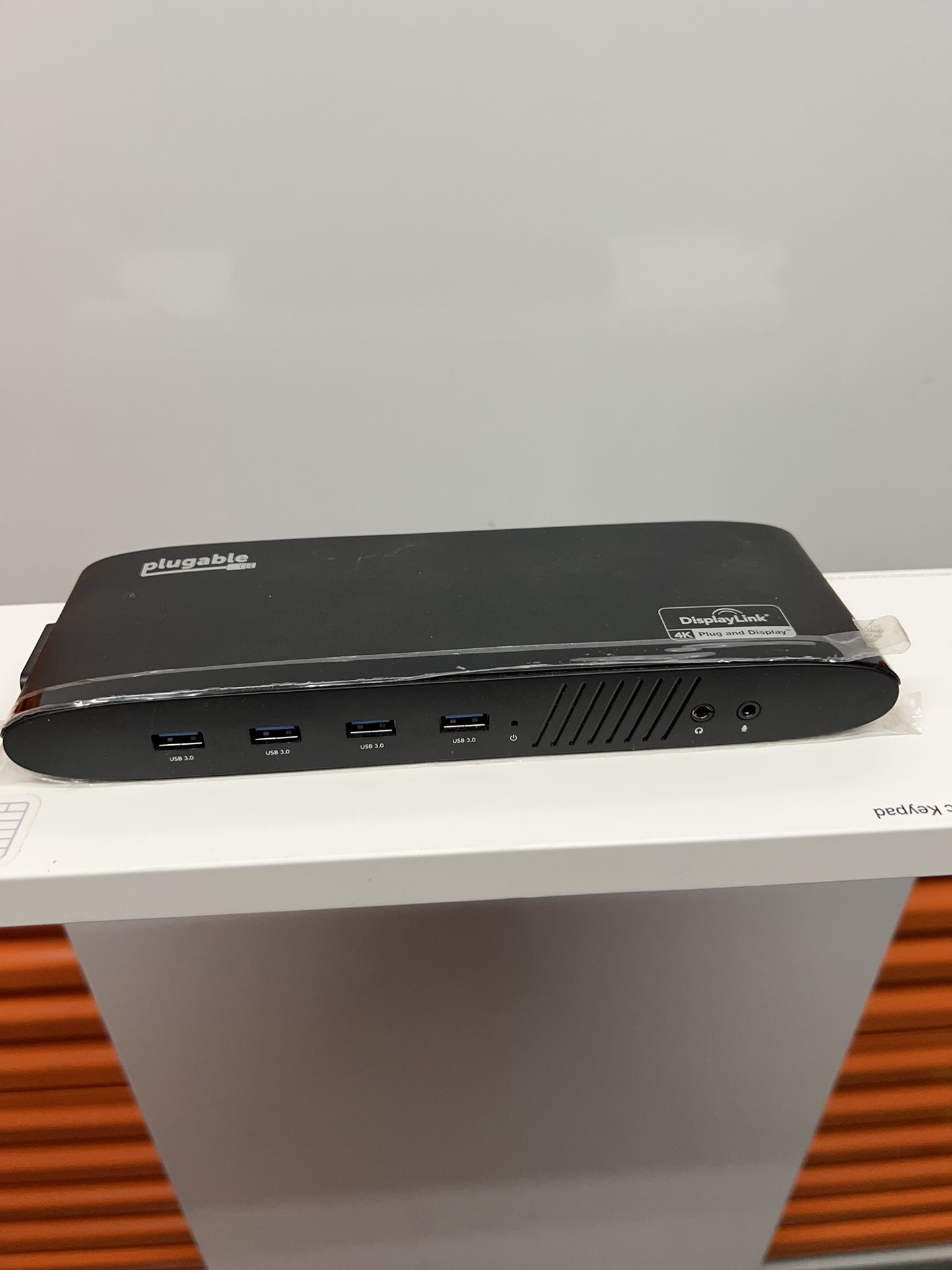 Plugable laptop docking station (DisplayLink)
