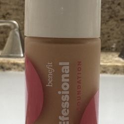 **Brand New**Benefit - Porefessional Foundation