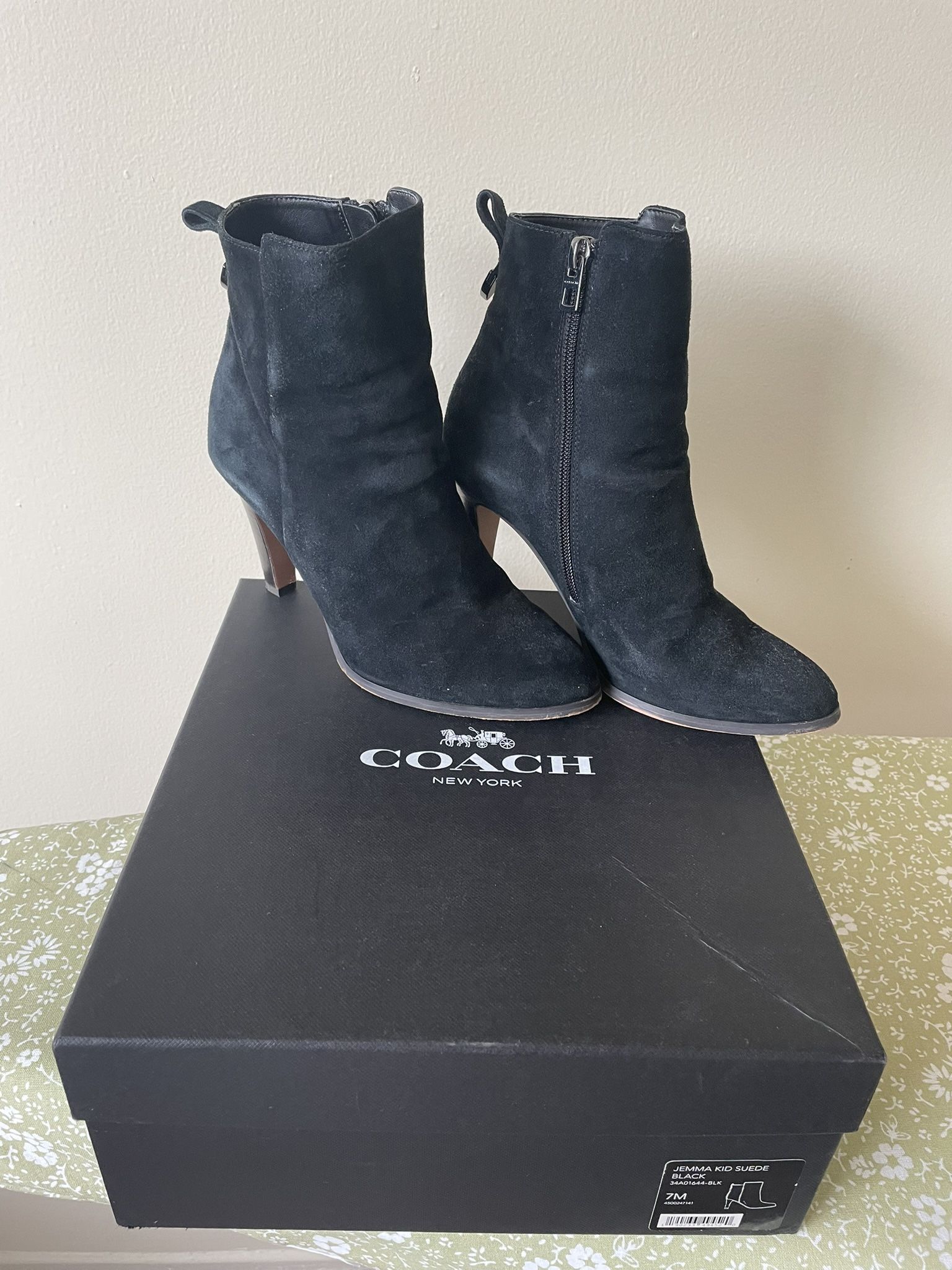 COACH BLACK WOMAN Suede BOOTS SIZE 7 Good Condition Classy 
