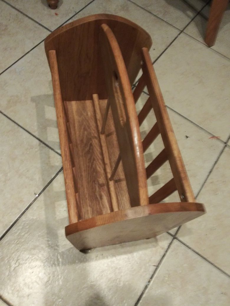 Wood floor magazine rack