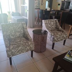 Salón chairs and table