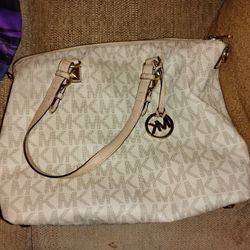 White Michael Kors Purse 👛👛