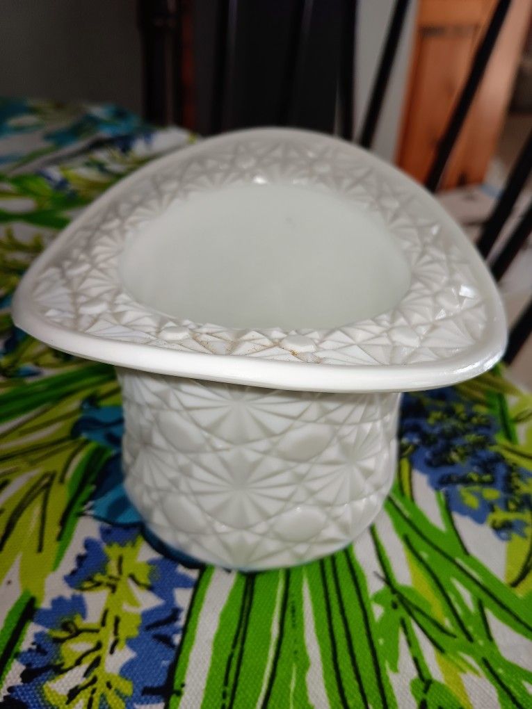 Vintage Fenton Milk Glass Top Hat