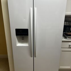 Amana refrigerator - White 