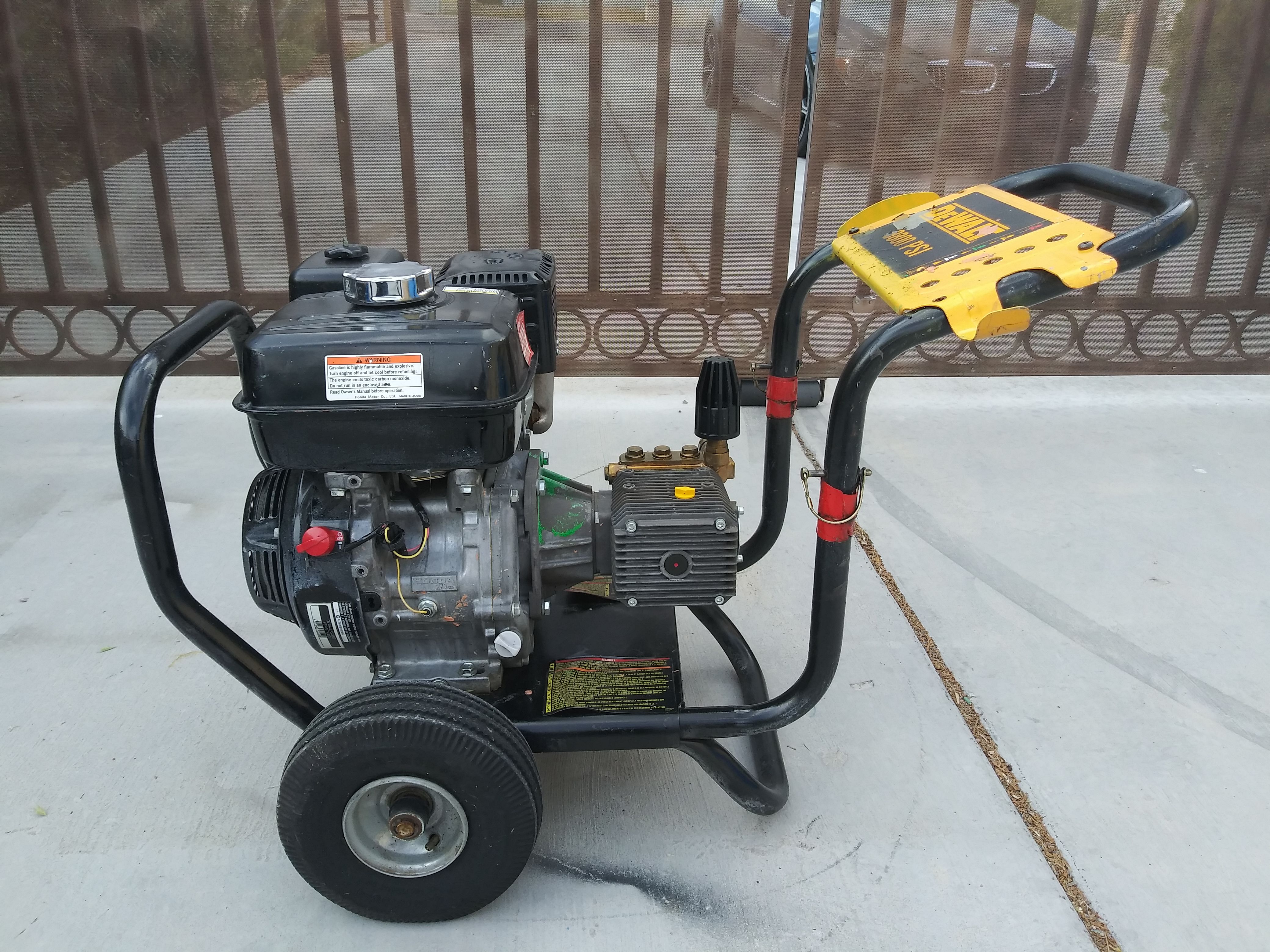 DEWALT 3800 PSI 3.5 GPM Gas Pressure Washer Powered by HONDA Start