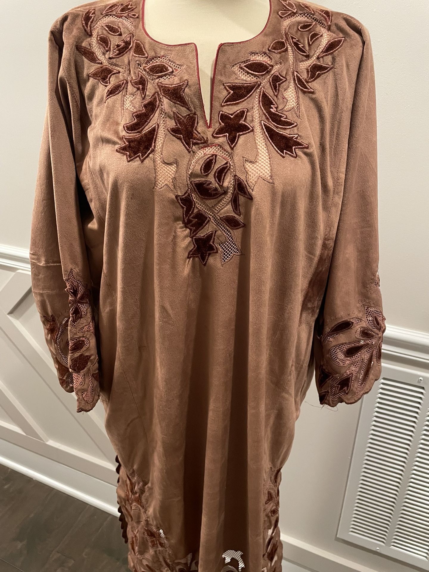 Embroidery Kashmiri Pheran